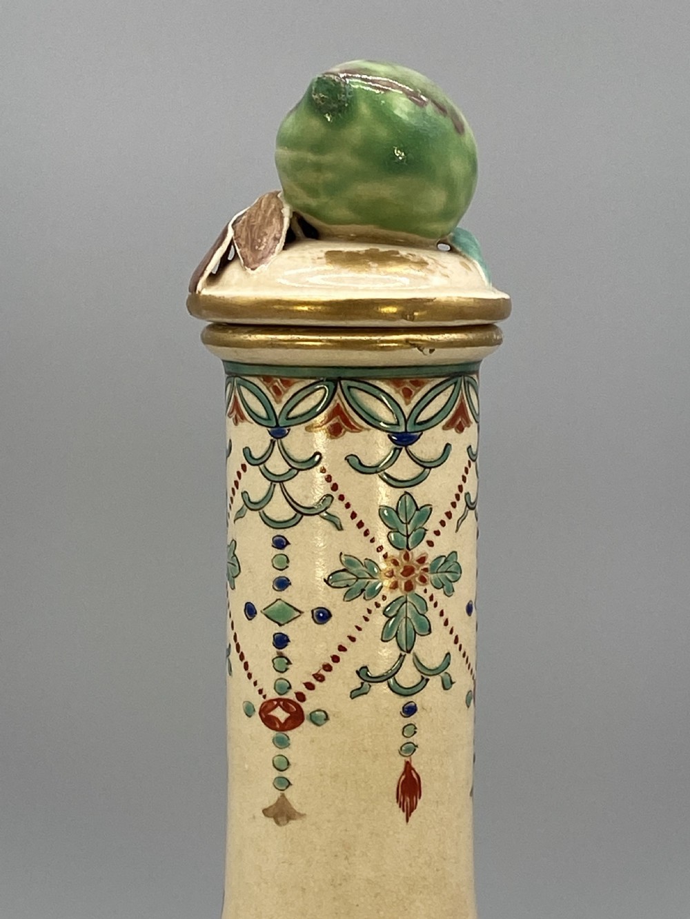 c. 1900 JAPANESE MEIJI PERIOD FLUTED AWATA SATSUMA BOTTLE VASE Inc. CRICKET LID View XIII