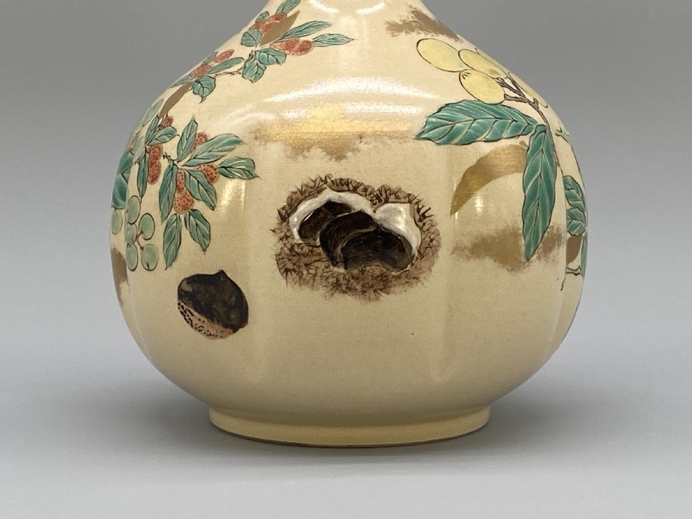 c. 1900 JAPANESE MEIJI PERIOD FLUTED AWATA SATSUMA BOTTLE VASE Inc. CRICKET LID View XIV