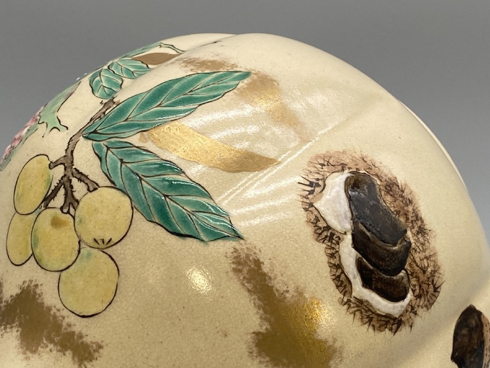 c. 1900 JAPANESE MEIJI PERIOD FLUTED AWATA SATSUMA BOTTLE VASE Inc. CRICKET LID View XVI