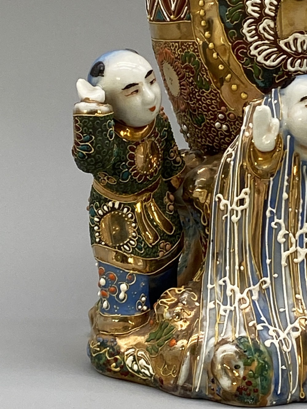 Superb c. 1900 Antique Japanese Meiji Period Porcelain Figural Vase Brush Pot View IX