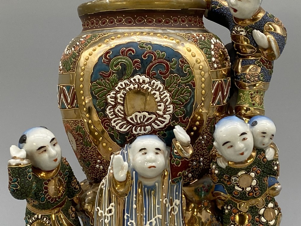 Superb c. 1900 Antique Japanese Meiji Period Porcelain Figural Vase Brush Pot View XI
