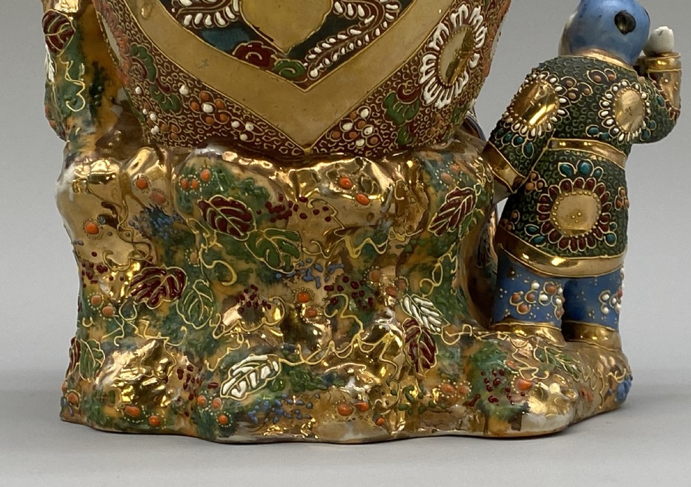 Superb c. 1900 Antique Japanese Meiji Period Porcelain Figural Vase Brush Pot View XV