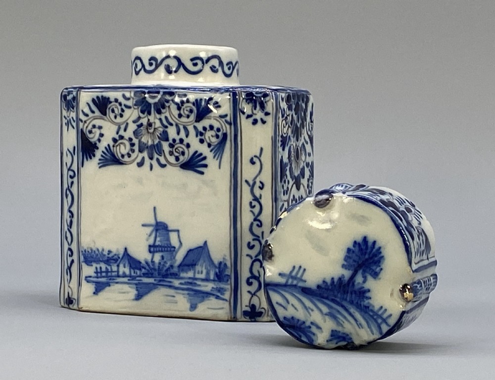 c. 1770 Dutch Delft Tea Caddy Canister with Lid - Blue and White Chinoiserie View IX