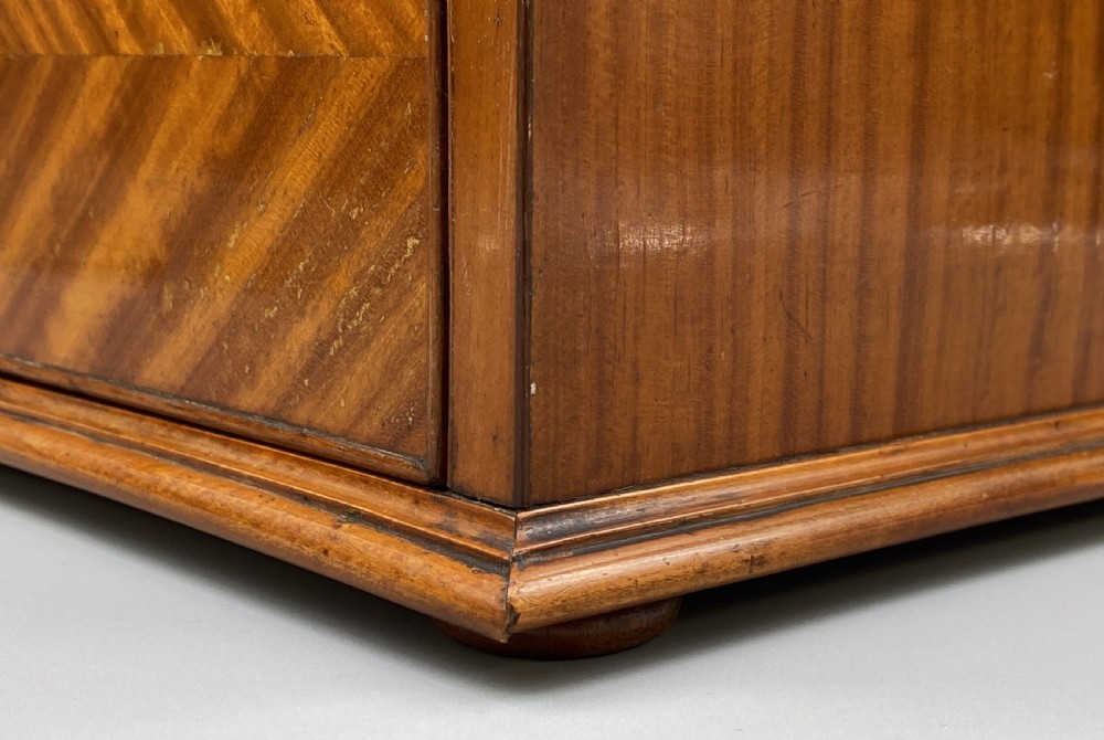 Finest Quality English Edwardian Antique Satinwood Smokers Collectors Cabinet View XIV