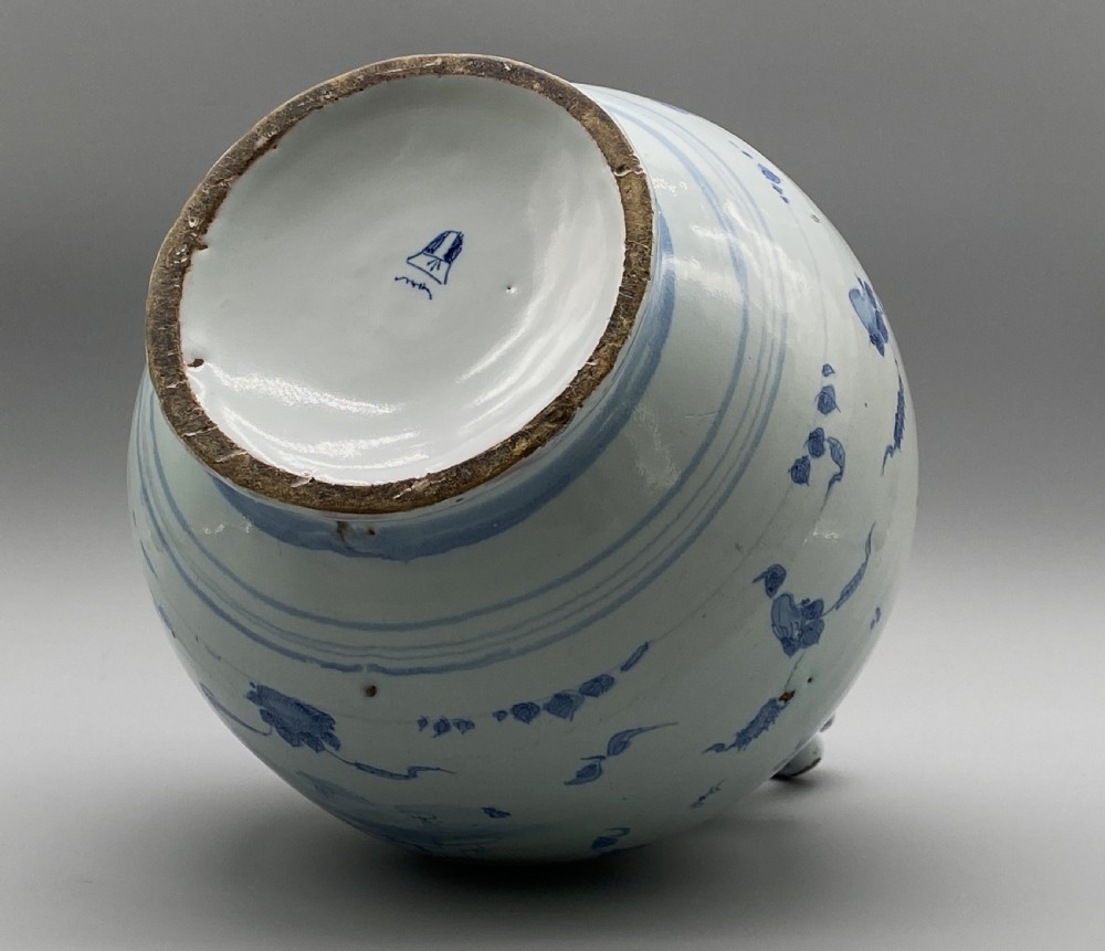 Museum Quality 17th-Century Italian Savona Majolica Bottle Vase Blue and White View IX