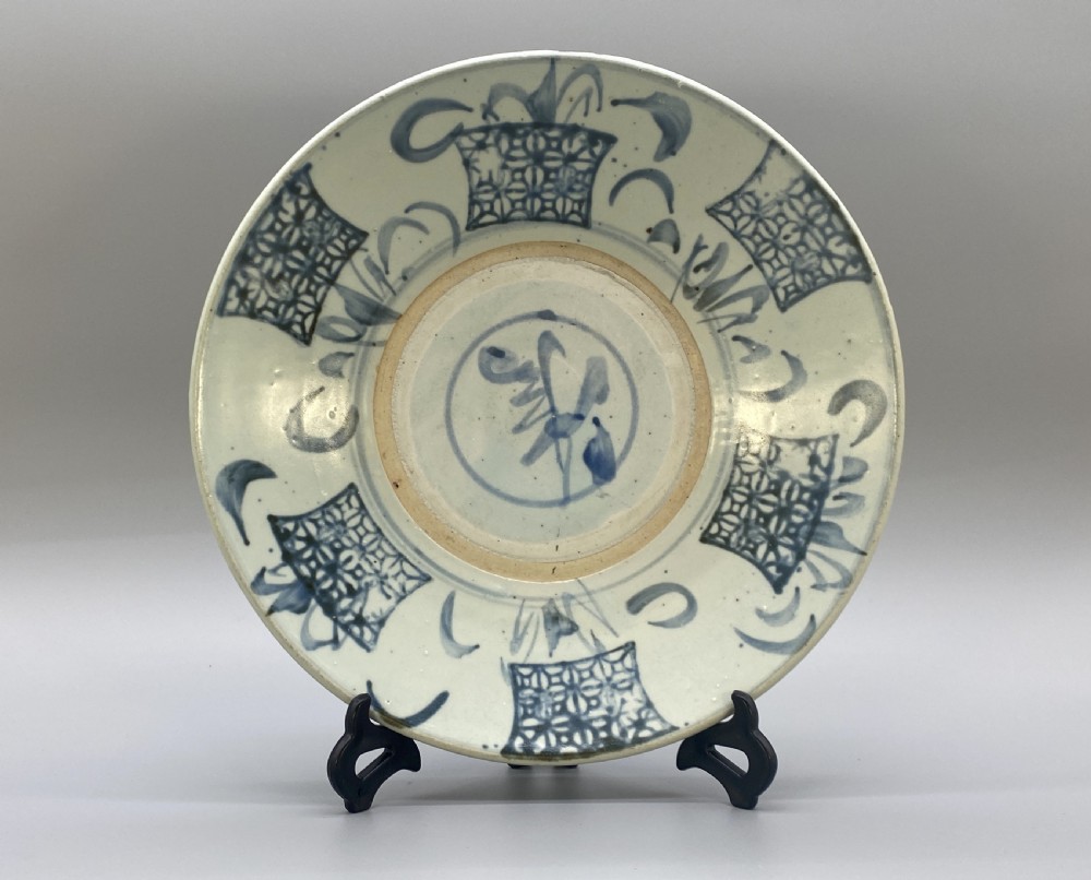16th-CENTURY Chinese Ming Dynasty Blue and White Porcelain Swatow Charger Bowl Plate