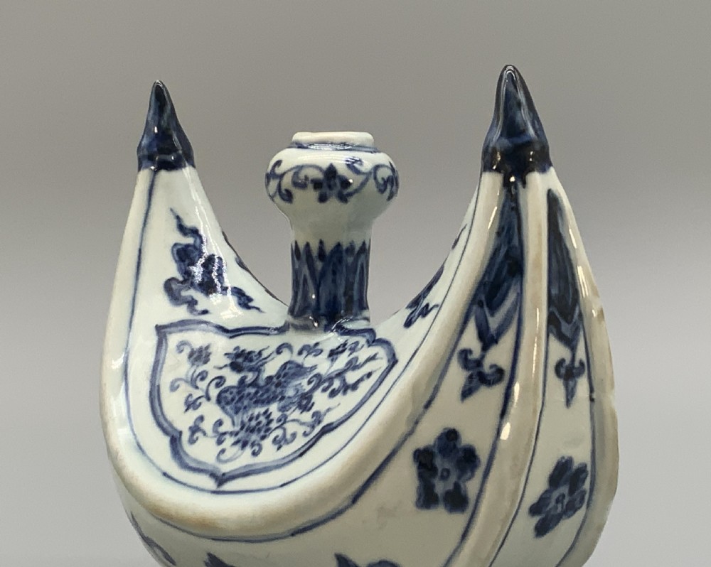 A Rare 16th-17thC Chinese Blue & White Porcelain Crescent-Shaped Pilgrim Flask View XI