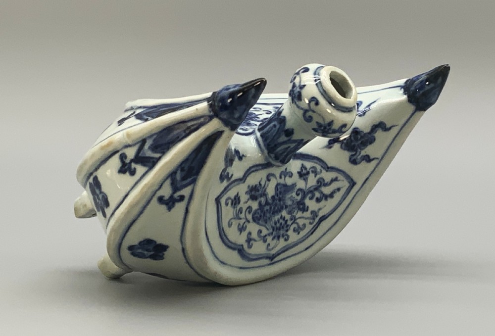 A Rare 16th-17thC Chinese Blue & White Porcelain Crescent-Shaped Pilgrim Flask View XIV