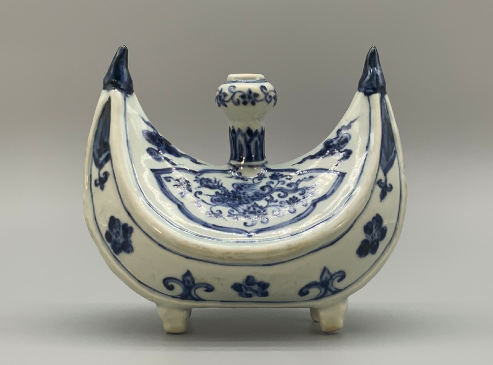 A Rare 16th-17thC Chinese Blue & White Porcelain Crescent-Shaped Pilgrim Flask View XVI