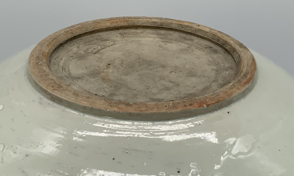 A large circular Ming Dynasty Swatow porcelain charger displaying hand-painted grey-blue phoenix motifs around an unglazed central ring. View XIII