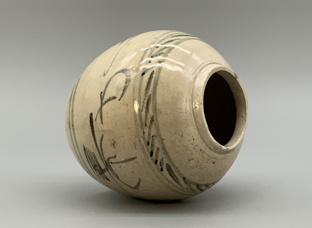 Original 17th-Century Chinese Ming Dynasty Provincial Pottery Ginger Jar (Guan) View XI