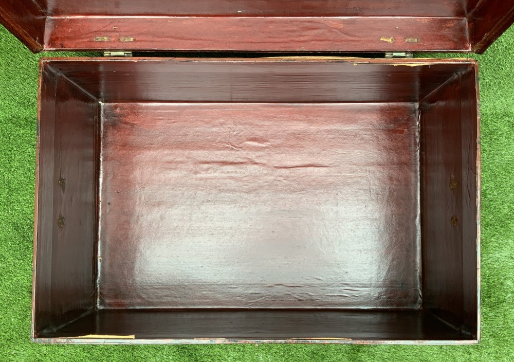 A large rectangular Japanese lacquered storage chest with gilt figurative Chinoiserie scenes set upon a black painted wooden stand. View VIII