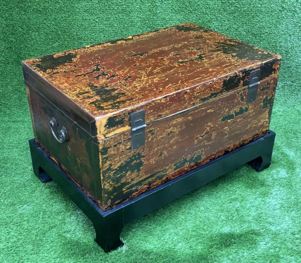 A large rectangular Japanese lacquered storage chest with gilt figurative Chinoiserie scenes set upon a black painted wooden stand. View X