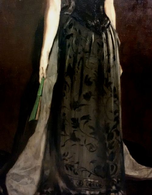 CIRCLE OF JOHN SINGER SARGENT 18561925PORTRAIT OF AN ELEGANT LADY IN EVENING DRESS HOLDING A FAN - ADDITIONAL PHOTO 2