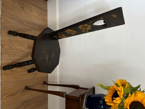 HAND PAINTED WELSH SPINNING CHAIR - ADDITIONAL PHOTO 1