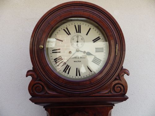 LARGE TAVERN CLOCK IN FLAME MAHOGANY BY SMITH SONS OF WALTON - ADDITIONAL PHOTO 1