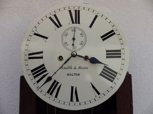 LARGE TAVERN CLOCK IN FLAME MAHOGANY BY SMITH SONS OF WALTON - ADDITIONAL PHOTO 7