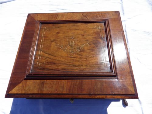 polyphon in solid walnut movement restored with 30 disksrecords - CATEGORY: ANTIQUE MISCELLANEOUS - DATED 1900