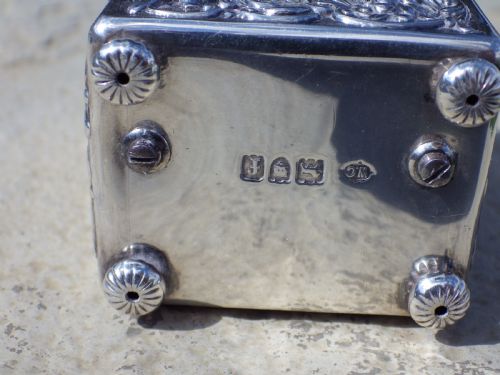 SOLID SILVER ROCCO MINIATURE CARRIAGE CLOCK BY WILLIAM COMYNS 1901 LONDON FULLY RESTORED MOVEMENT - ADDITIONAL PHOTO 5