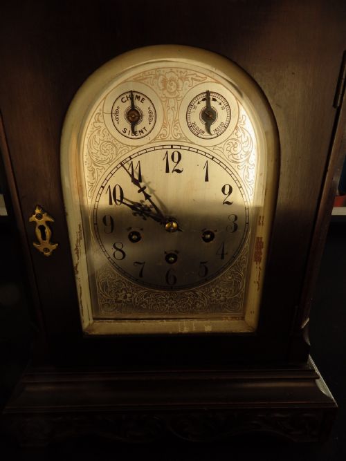 WMC BRACKET CLOCK 1930S - ADDITIONAL PHOTO 3