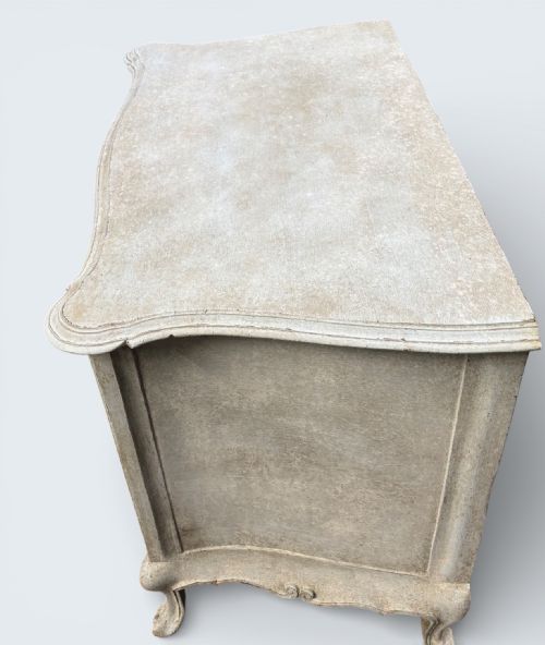 SMALL FRENCH DECORATIVE PAINTED COMMODE - ADDITIONAL PHOTO 1