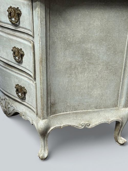 SMALL FRENCH DECORATIVE PAINTED COMMODE - ADDITIONAL PHOTO 2
