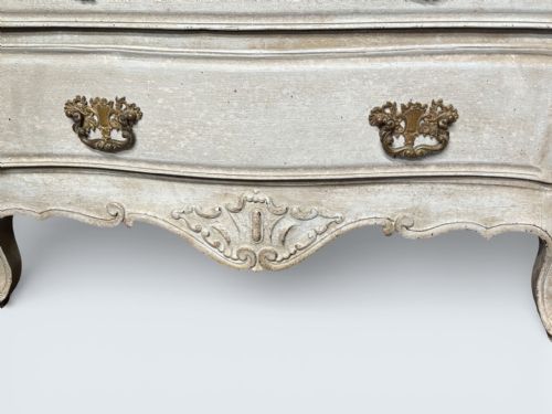 SMALL FRENCH DECORATIVE PAINTED COMMODE - ADDITIONAL PHOTO 4