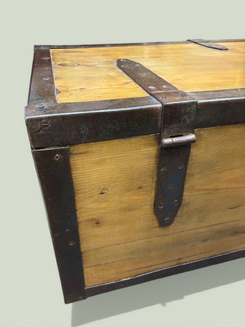 19TH CENTURY LARGE IRON BOUND CHEST - ADDITIONAL PHOTO 2