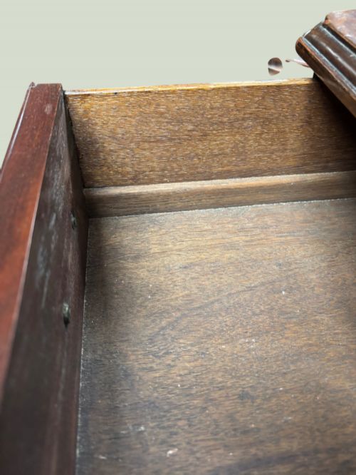 GEORGIAN MAHOGANY CHEST WITH SLIDE - ADDITIONAL PHOTO 2