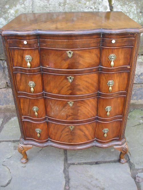 Mahogany Serpentine Chest of Drawers