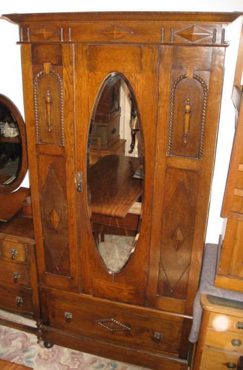 Oak Three Piece Bedroom Suite