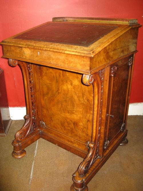 Walnut Davenport