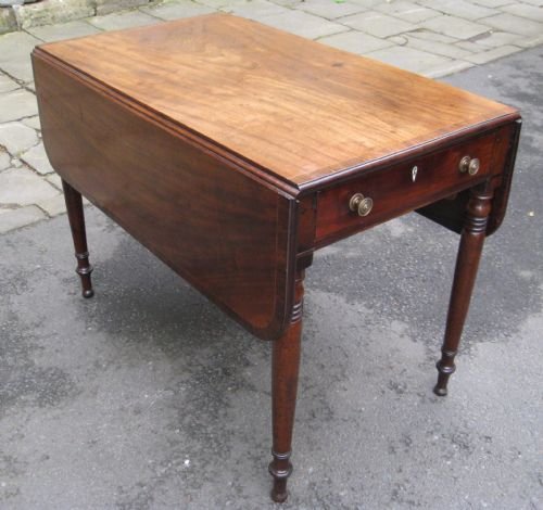 Georgian Mahogany Pembroke Table with Rosewood Crossbanding