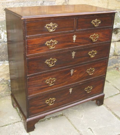 Georgian Mahogany Chest of Drawers