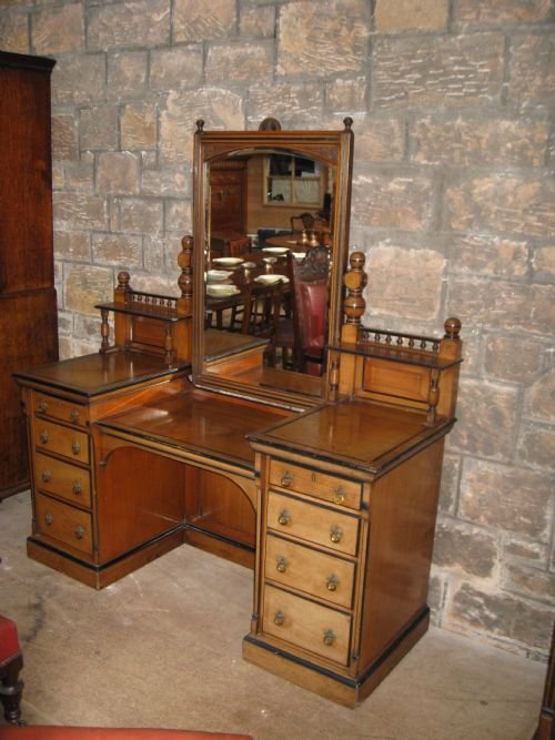 Aesthetic Movement / Arts & Crafts Dressing Table