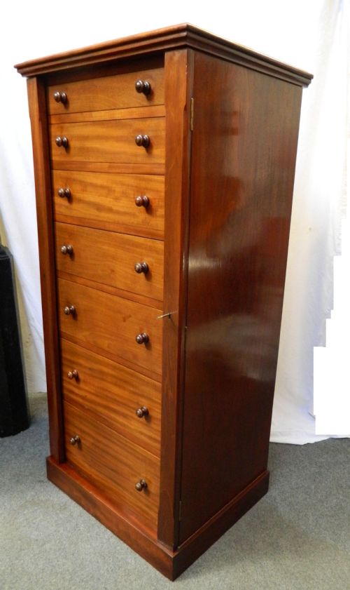 Mahogany Wellington Chest