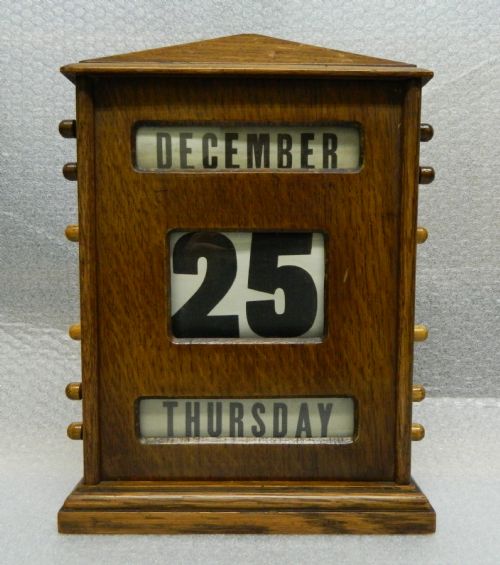 Large Oak Perpetual Calendar