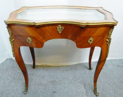 Bijouterie Table