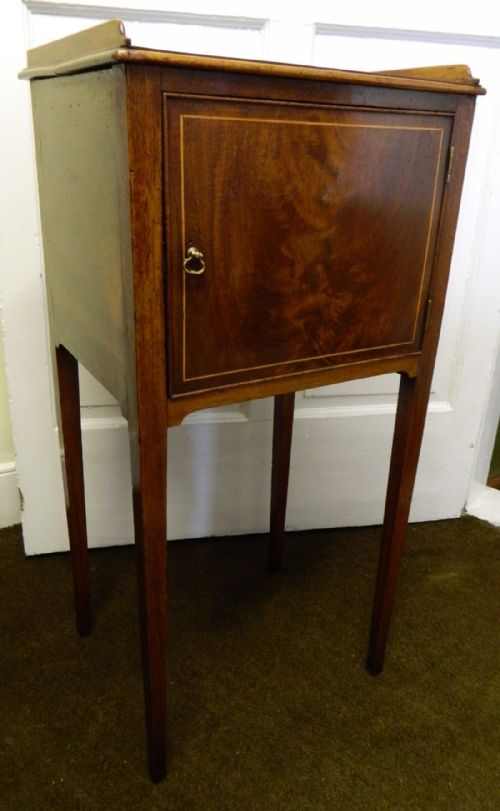Georgian Mahogany Bedside Cabinet / Pot Cupboard