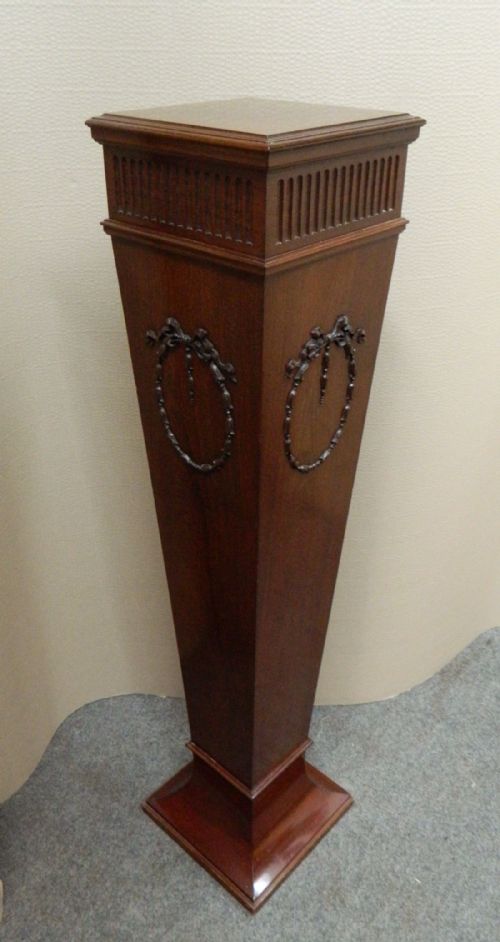 Mahogany Torchere / Pedestal