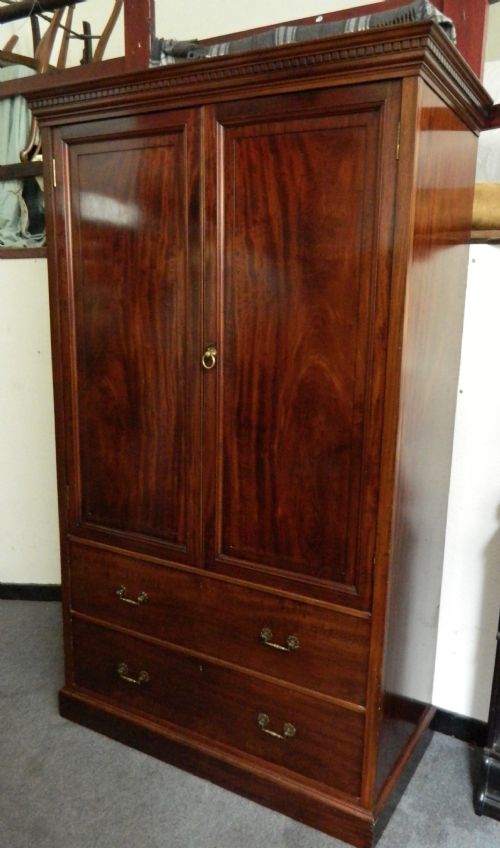 Mahogany Linen Press