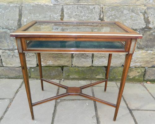 Mahogany Bijouterie Table