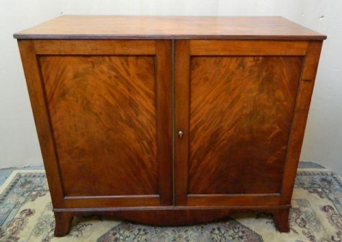 Georgian Mahogany Gentleman's Wardrobe