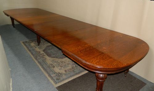 18' Extending Oak Dining Table with 7 Leaves
