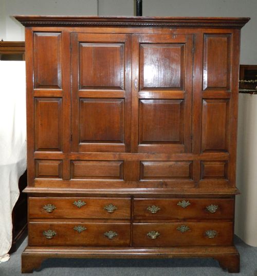 Oak Housekeepers Cupboard / Press Cupboard