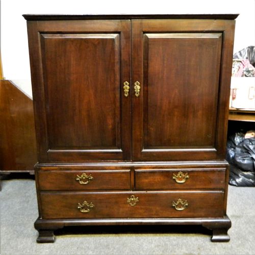 Georgian Mahogany Dwarf Linen Press