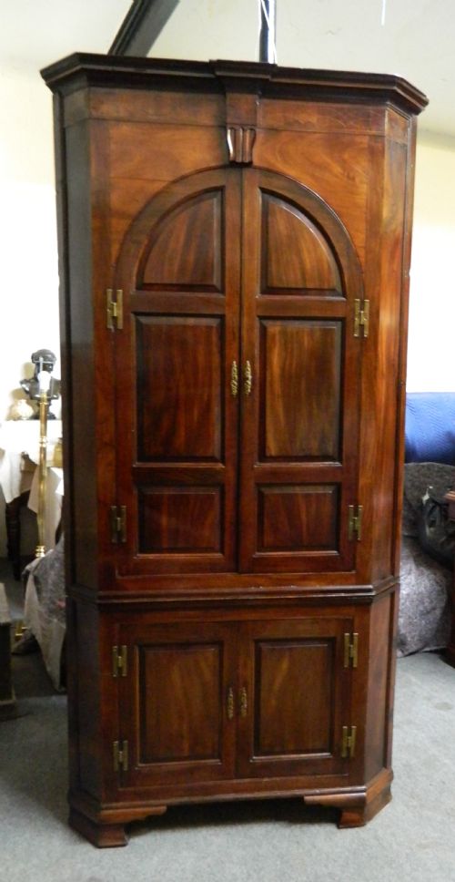 Georgian Mahogany Corner Cupboard