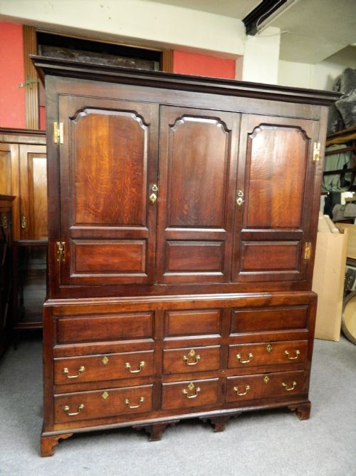 Oak Housekeepers Cupboard / Press Cupboard
