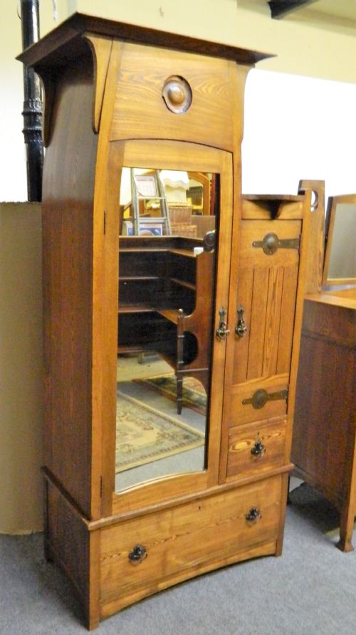 fig 2. Arts & Crafts oak bedroom suite