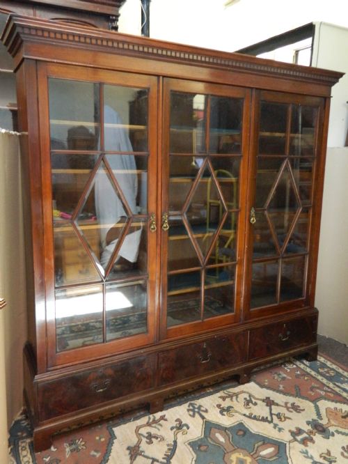 Large Mahogany Bookcase / Display Cabinet